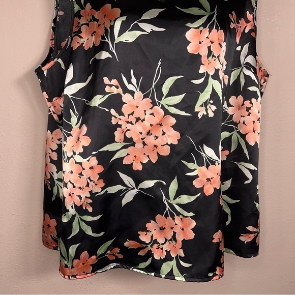 L VINTAGE CROFT AND BARROW BLACK PEACH FLORAL SATIN SLEEVELESS - Picture 2 of 12